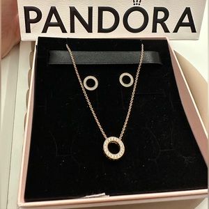 PANDORA SPARKLING PAVÉ CIRCLE NECKLACE AND EARRING GIFT SET, ROSE GOLD.